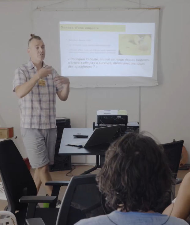 Conférence sur l'histoire des relations humain et abeilles